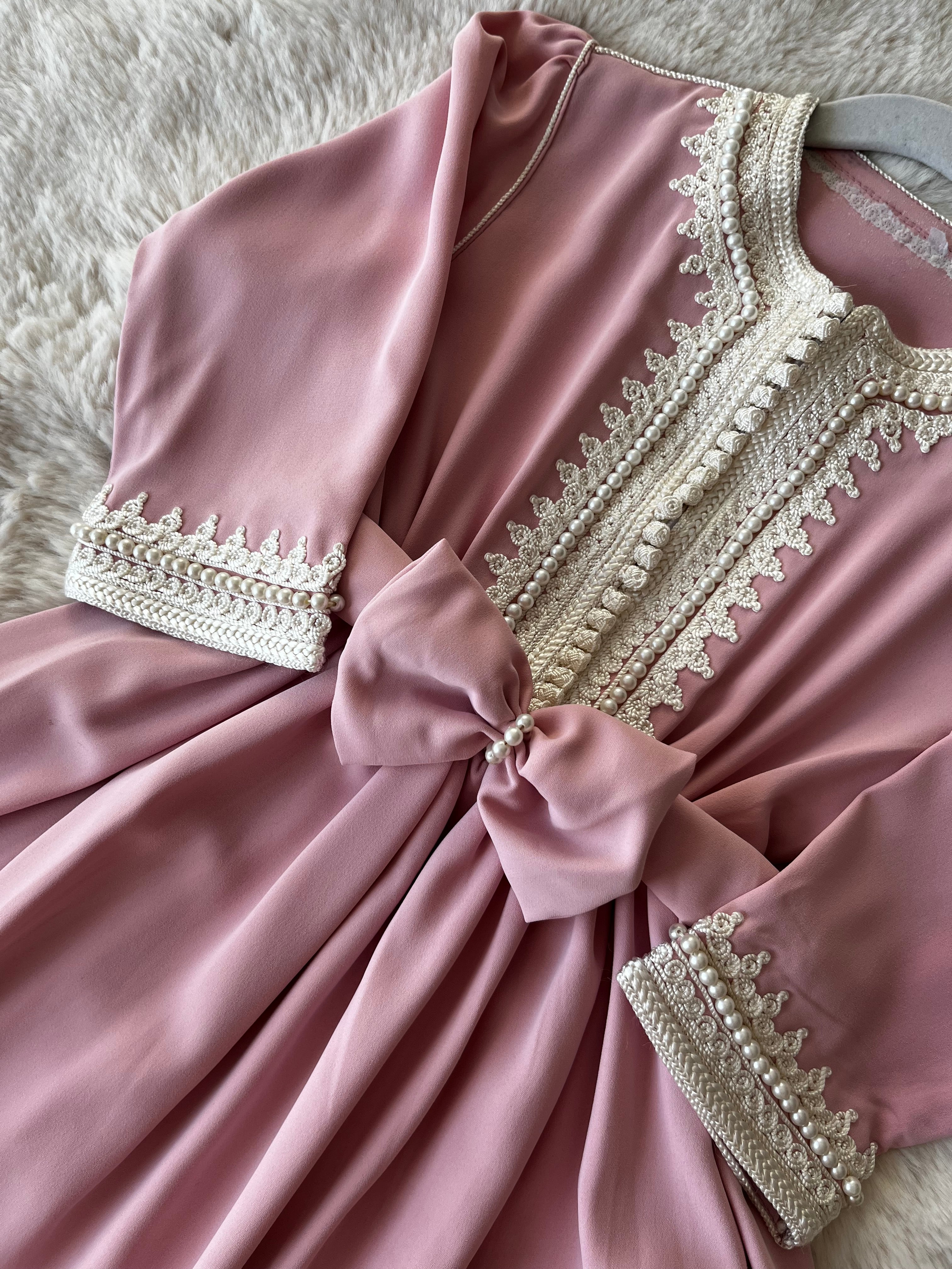 Caftan robe Éden rose perlée