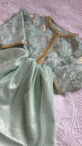 Robe à dentelle fleurie Amira vert d’eau