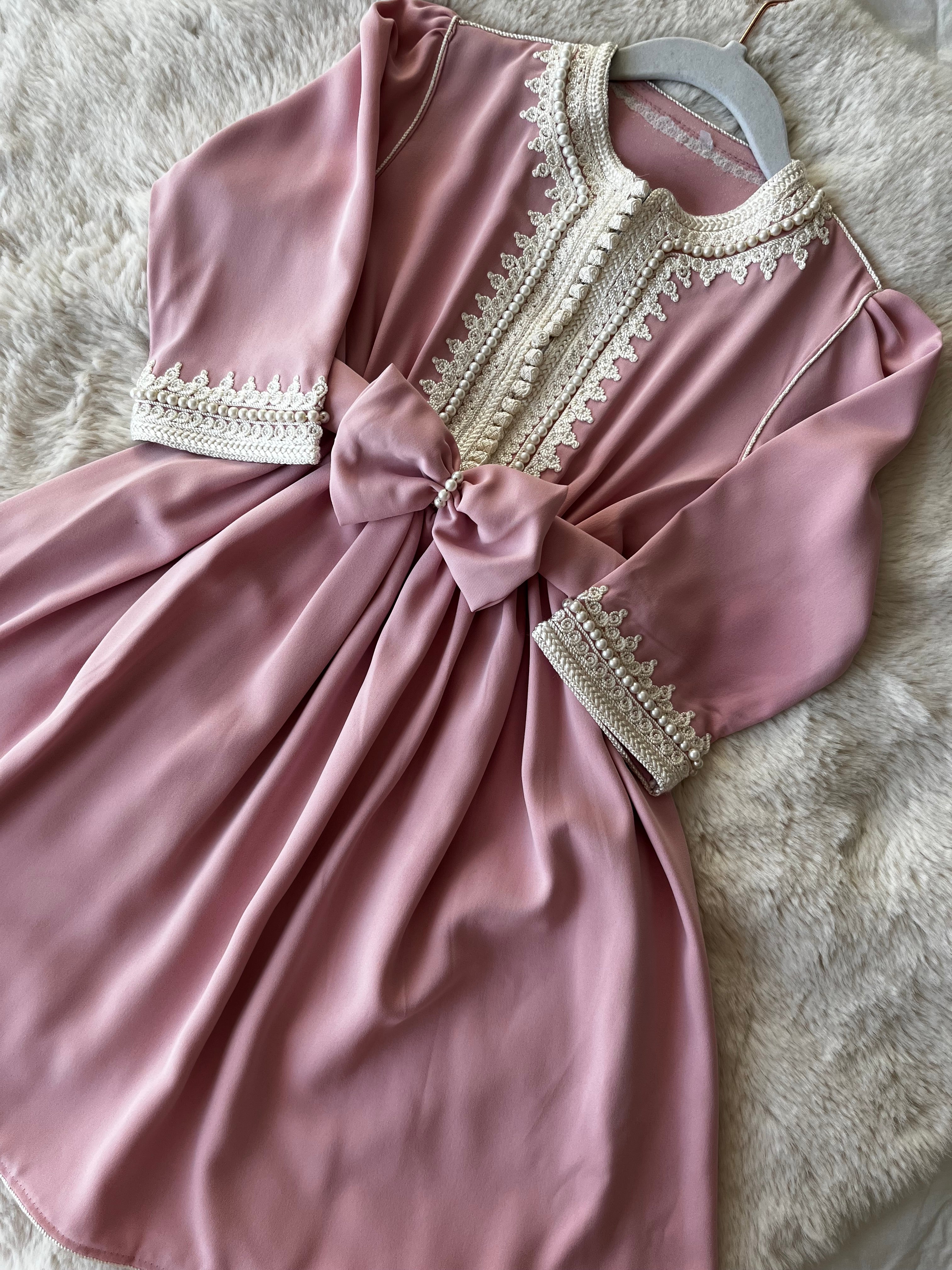 Caftan robe Éden rose perlée